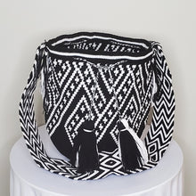 Traditional Wayuu Mochila- Kaletpusayaa