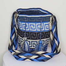 Traditional Wayuu Mochila- Antirajauyagua